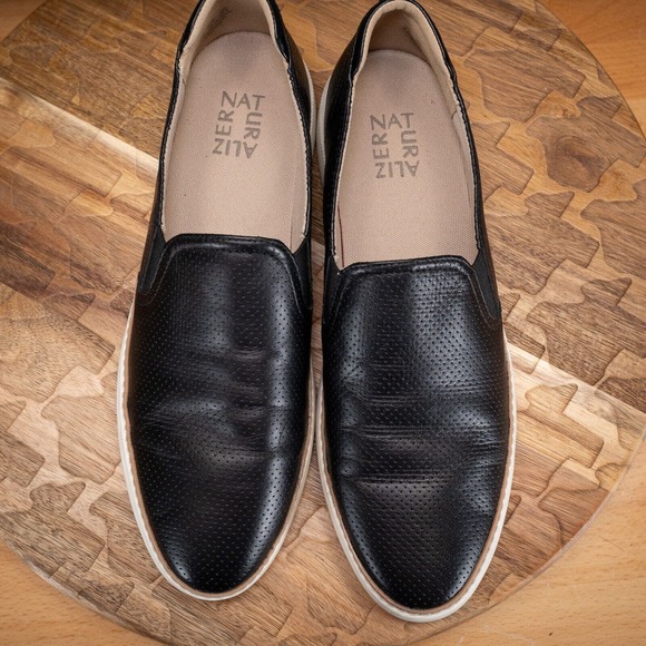 Size 9.5 - Naturalizer Women's Jade Loafer Black - Picture 6 of 8